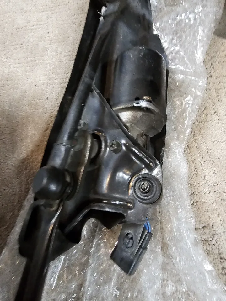 OEM LHD Supra wiper motor assembly — photo 5
